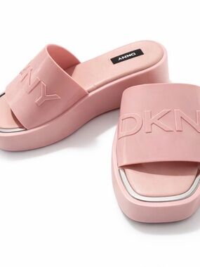 DKNY Women’s Laren Platform Slide Sandals Pink Blush Wod  Size 8 New without tag